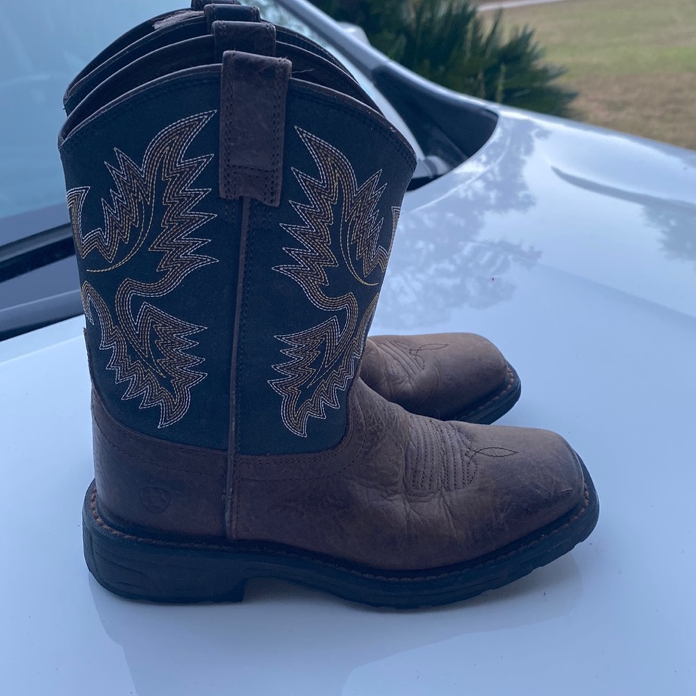 Boy’s artiat! Worn very few times